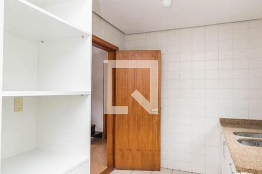 Cozinha de apartamento à venda com 2 quartos, 128m² em Jardim do Salso, Porto Alegre