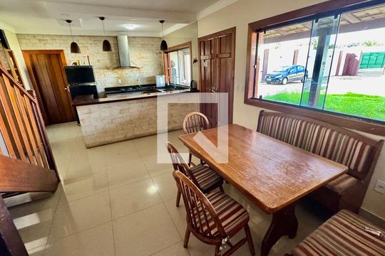 Sala de casa de condomínio à venda com 4 quartos, 260m² em Taguatinga Norte (Taguatinga), Brasília