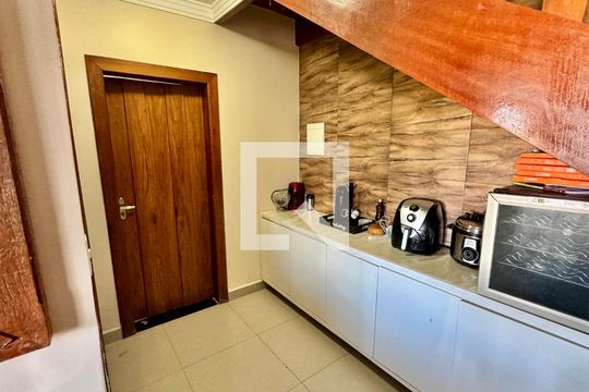 Sala de casa de condomínio à venda com 4 quartos, 260m² em Taguatinga Norte (Taguatinga), Brasília