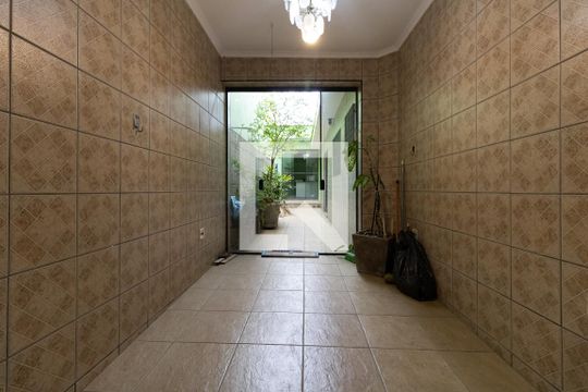 Entrada  de casa à venda com 4 quartos, 109m² em Vila Liviero, São Paulo