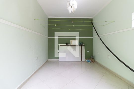 Salão  de casa à venda com 4 quartos, 109m² em Vila Liviero, São Paulo