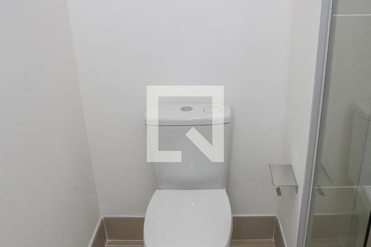Banheiro Social de kitnet/studio para alugar com 1 quarto, 19m² em Água Branca, São Paulo