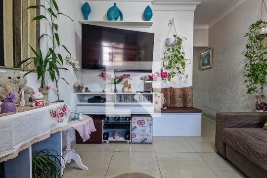 Sala de casa para alugar com 2 quartos, 180m² em Vila Cruz das Almas, São Paulo