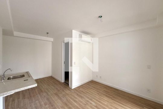 Quarto de kitnet/studio à venda com 0 quarto, 29m² em Vila Santa Catarina, São Paulo