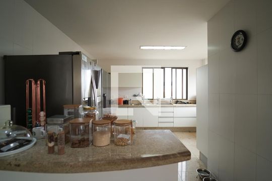 Apartamento à venda com 4 quartos, 400m² em Savassi, Belo Horizonte
