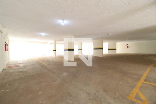 Garagem de apartamento para alugar com 2 quartos, 70m² em Santa Mônica, Uberlândia
