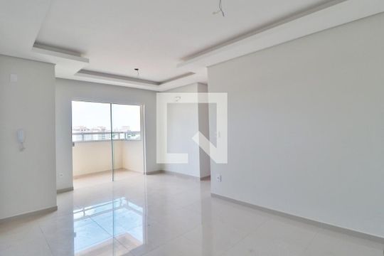 Sala de apartamento para alugar com 2 quartos, 70m² em Santa Mônica, Uberlândia