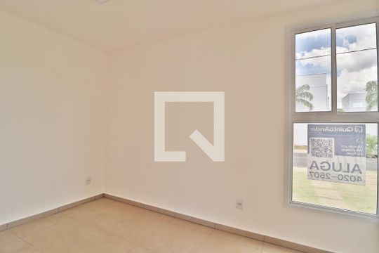 Sala de casa de condomínio para alugar com 3 quartos, 81m² em Granja Marileusa, Uberlândia