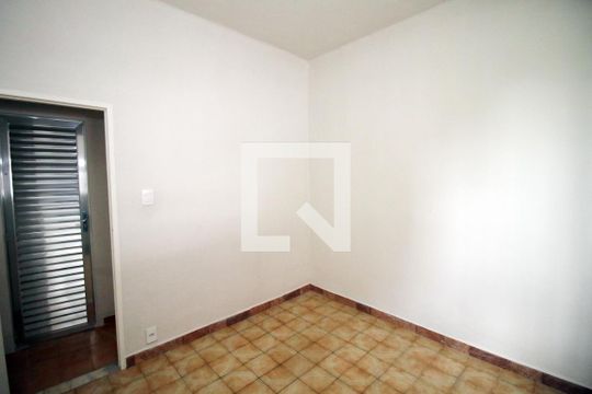 Quarto de casa para alugar com 1 quarto, 50m² em Vista Alegre, Rio de Janeiro