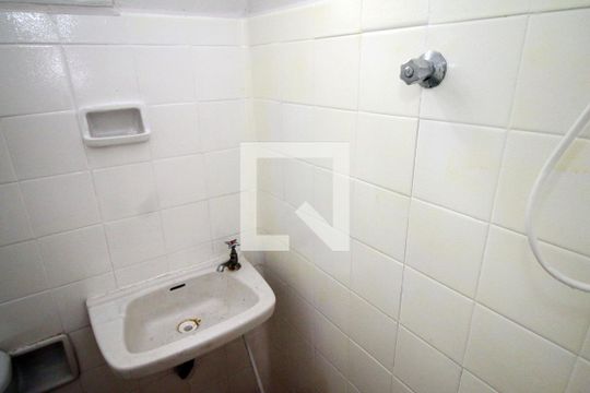 Banheiro Social de casa para alugar com 1 quarto, 50m² em Vista Alegre, Rio de Janeiro