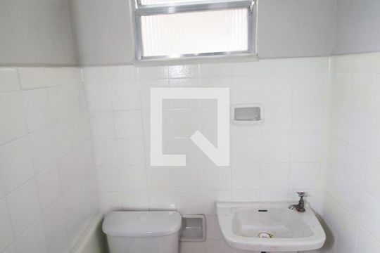 Banheiro Social de casa para alugar com 1 quarto, 50m² em Vista Alegre, Rio de Janeiro