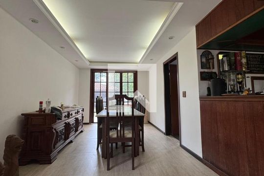 Sala de casa de condomínio à venda com 4 quartos, 400m² em Camboinhas, Niterói