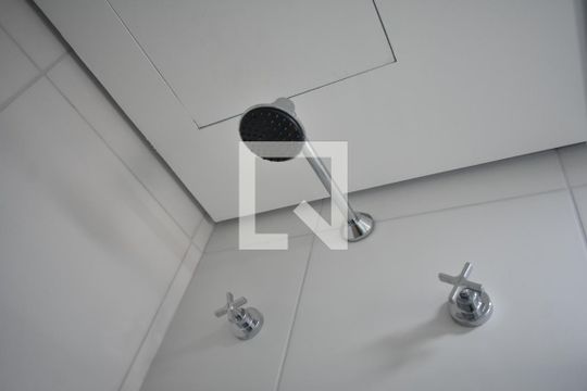 Banheiro de kitnet/studio para alugar com 0 quarto, 21m² em Vila Mariana, São Paulo
