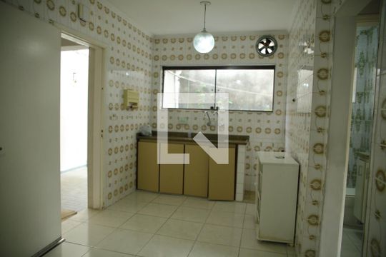 Cozinha  de casa à venda com 3 quartos, 148m² em Jardim das Palmeiras, São Bernardo do Campo