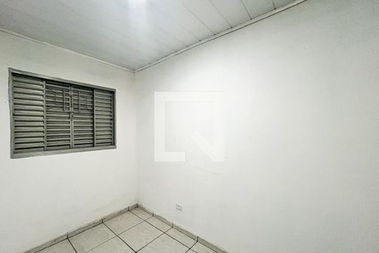 Quarto 1 de casa para alugar com 2 quartos, 80m² em Jardim Bandeirantes, São Paulo