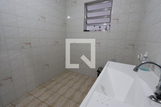Banheiro de baixo de casa à venda com 3 quartos, 199m² em Jardim Cotiana, São Paulo