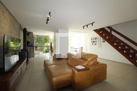 Sala de casa à venda com 3 quartos, 268m² em Vila Jardim, Porto Alegre