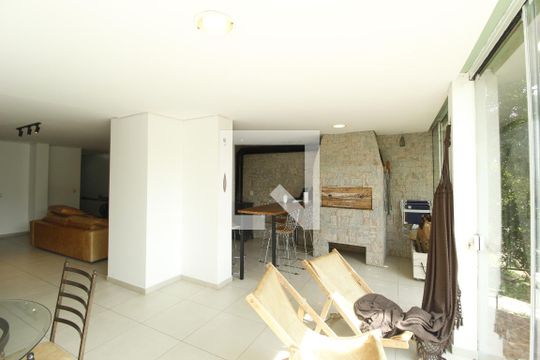 Sala de casa à venda com 3 quartos, 268m² em Vila Jardim, Porto Alegre