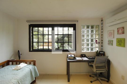 Quarto 1 de casa à venda com 3 quartos, 268m² em Vila Jardim, Porto Alegre