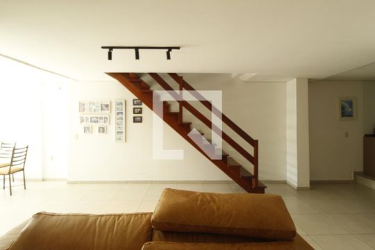 Sala de casa à venda com 3 quartos, 268m² em Vila Jardim, Porto Alegre