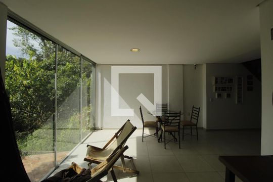 Sala de casa à venda com 3 quartos, 268m² em Vila Jardim, Porto Alegre