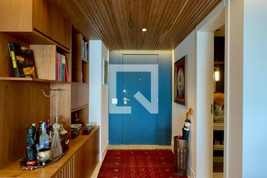 Hall de apartamento à venda com 3 quartos, 149m² em Vila Madalena, São Paulo