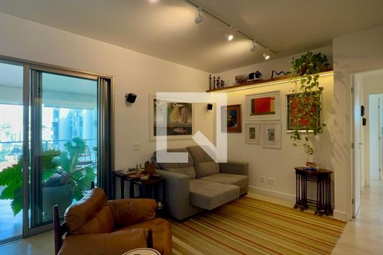 Sala de TV de apartamento à venda com 3 quartos, 149m² em Vila Madalena, São Paulo
