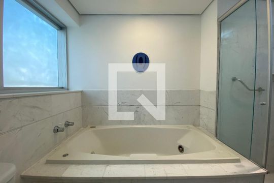 Banheiro da Suíte 1 de apartamento para alugar com 1 quarto, 60m² em Itaim Bibi, São Paulo