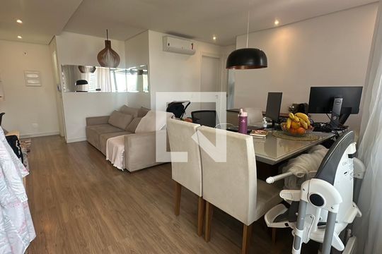 Sala de apartamento para alugar com 2 quartos, 69m² em Alphaville Empresarial, Barueri