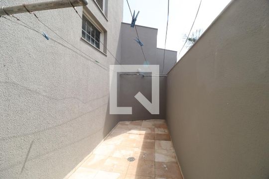 Área de Serviço de casa para alugar com 3 quartos, 360m² em Lídice, Uberlândia