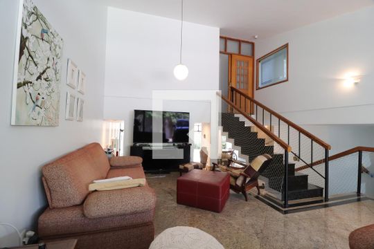 Sala de TV de casa para alugar com 3 quartos, 360m² em Lídice, Uberlândia