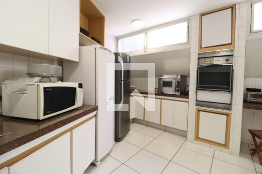 Cozinha de casa para alugar com 3 quartos, 360m² em Lídice, Uberlândia