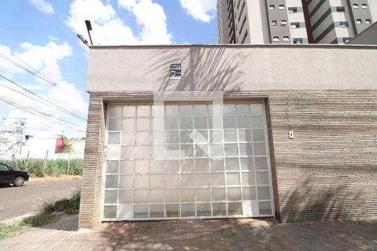 Fachada de casa para alugar com 3 quartos, 360m² em Lídice, Uberlândia