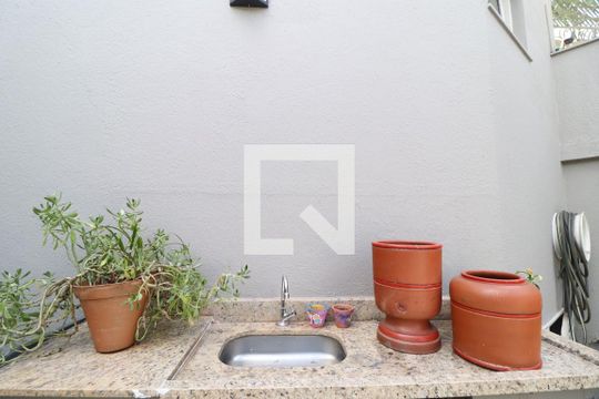 Área de Serviço de casa para alugar com 3 quartos, 360m² em Lídice, Uberlândia