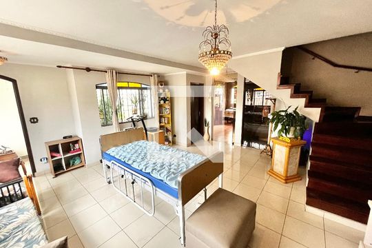 Sala de casa à venda com 3 quartos, 225m² em Vila Prado, São Paulo