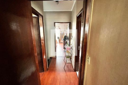 Corredor de casa à venda com 3 quartos, 225m² em Vila Prado, São Paulo