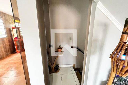 Escada da Garagem P/ Sala de casa à venda com 3 quartos, 225m² em Vila Prado, São Paulo