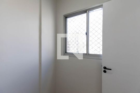 Quarto de Serviço de apartamento para alugar com 3 quartos, 90m² em Santa Cecilia, São Paulo