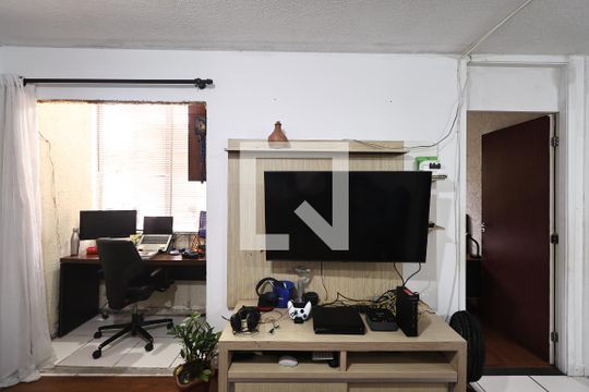 Sala de apartamento para alugar com 2 quartos, 60m² em Jardim Alzira Franco, Santo André