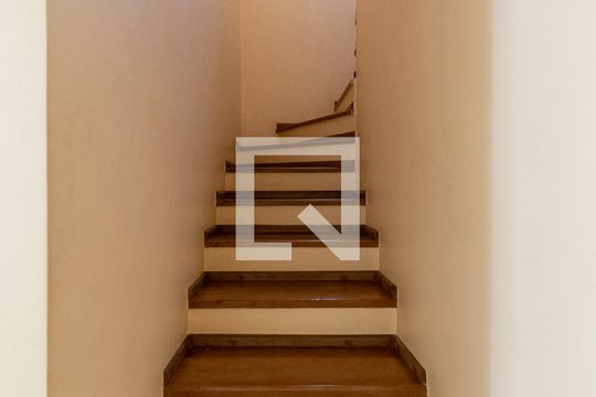Escada de casa à venda com 2 quartos, 217m² em Jardim Oriental, São Paulo