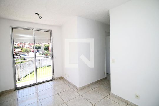 Sala de apartamento para alugar com 2 quartos, 45m² em Pavuna, Rio de Janeiro