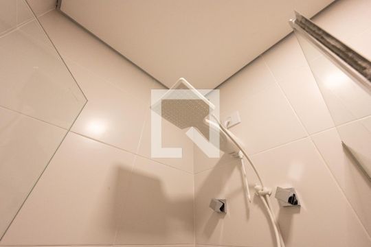Banheiro Social de kitnet/studio para alugar com 1 quarto, 29m² em Vila Clementino, São Paulo