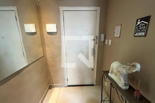 Hall de entrada de apartamento à venda com 1 quarto, 44m² em Encantado, Rio de Janeiro