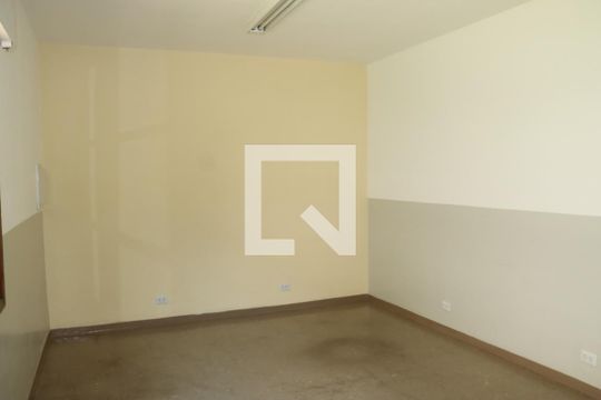 Casa para alugar com 3 quartos, 277m² em Jardim Arabutan, Embu das Artes
