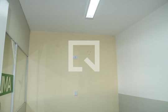 Casa para alugar com 3 quartos, 277m² em Jardim Arabutan, Embu das Artes