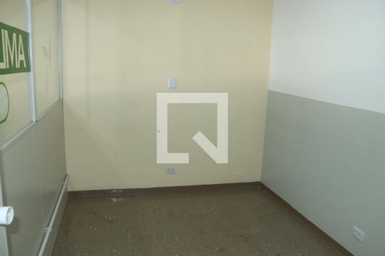 Casa para alugar com 3 quartos, 277m² em Jardim Arabutan, Embu das Artes