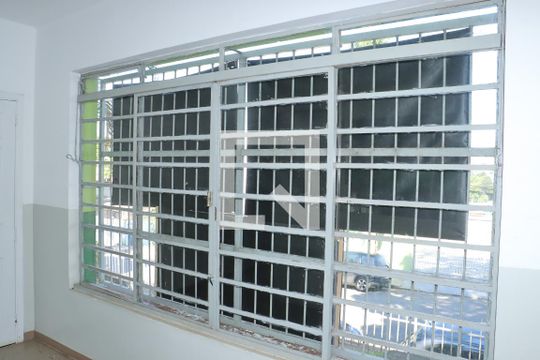 Casa para alugar com 3 quartos, 277m² em Jardim Arabutan, Embu das Artes