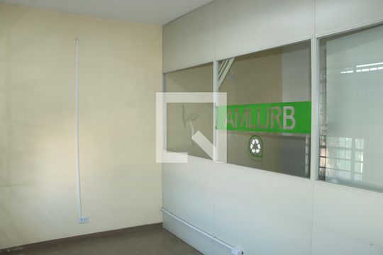 Casa para alugar com 3 quartos, 277m² em Jardim Arabutan, Embu das Artes