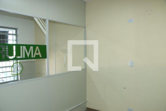 Casa para alugar com 3 quartos, 277m² em Jardim Arabutan, Embu das Artes