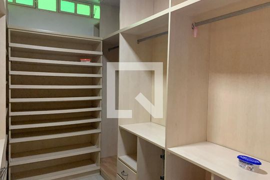 Closet da suíte de casa à venda com 5 quartos, 350m² em Rondônia, Novo Hamburgo
